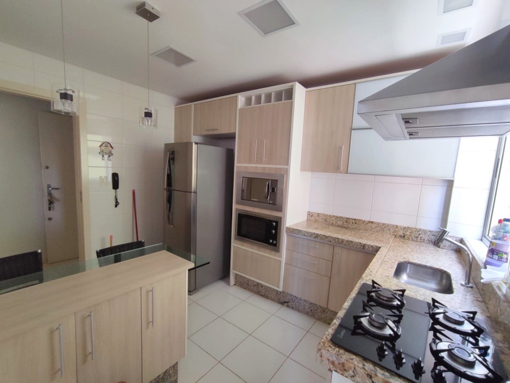 Apartamento para locacao no Zona 07 em Maringa com 109,05m² por R$ 2.600,00