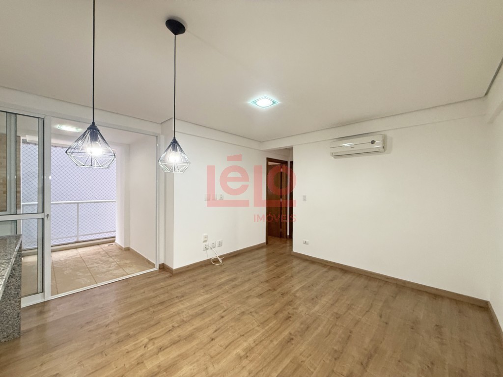 Apartamento para locacao no Zona 07 em Maringa com 121,99m² por R$ 2.200,00