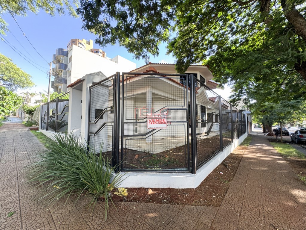 Sobrado para venda no Zona 07 em Maringa com 300m² por R$ 950.000,00