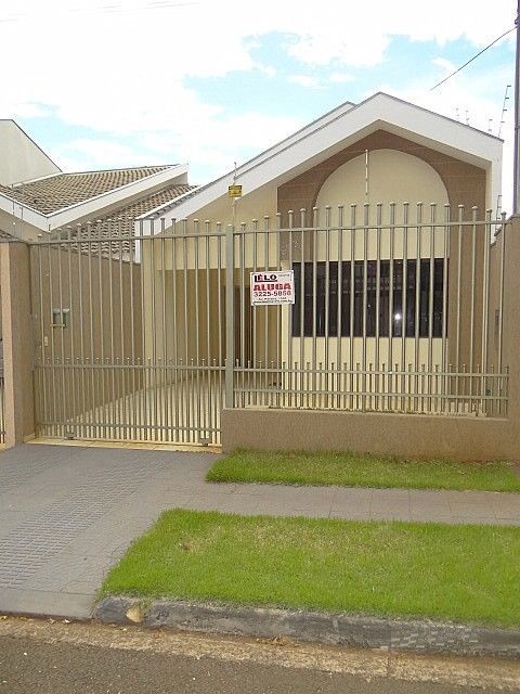 Casa Residencial para venda e locacao no Jardim Imperial II em Maringa com 102,47m² por R$ 440.000,00 (venda) ou R$ 2.200,00 (locação)