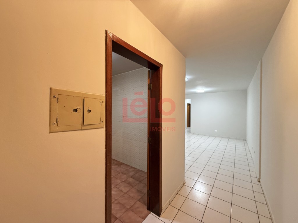 Apartamento para locacao no Zona 07 em Maringa com 139,16m² por R$ 1.600,00