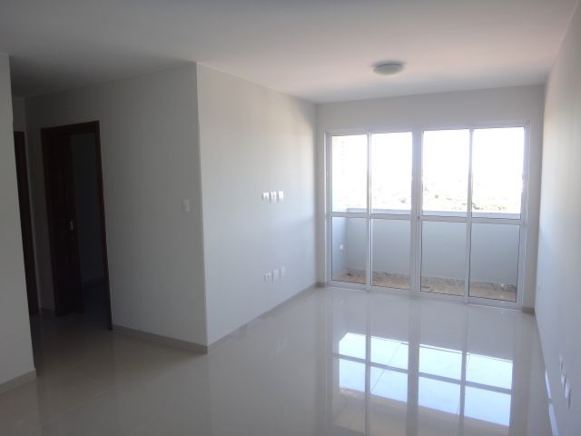 Apartamento para locacao no Zona 07 em Maringa com 107,37m² por R$ 2.100,00