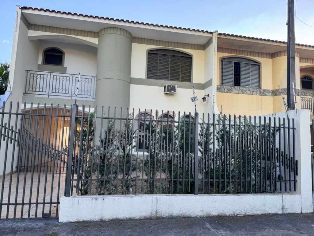 Sobrado para venda no Vila Santo Antonio em Maringa com 158m² por R$ 650.000,00