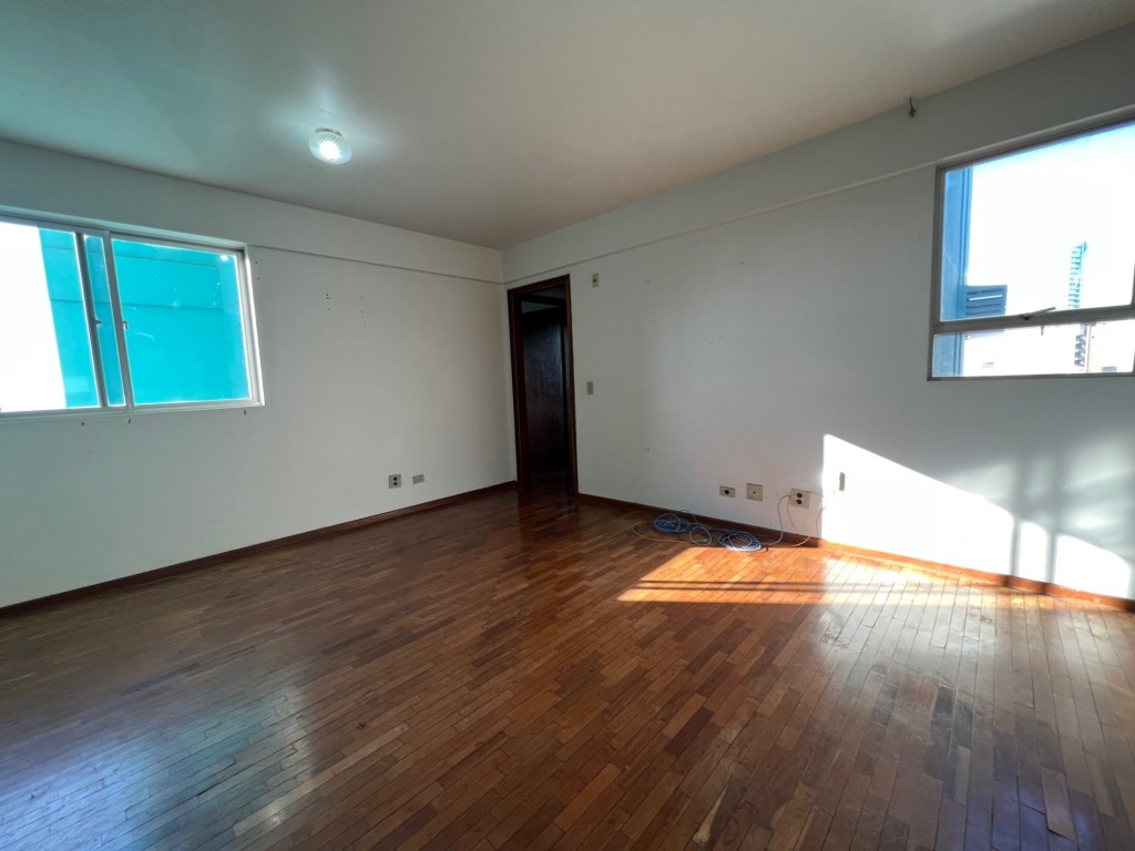 Apartamento para locacao no Zona 07 em Maringa com 128,28m² por R$ 2.000,00