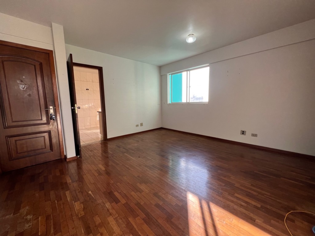 Apartamento para locacao no Zona 07 em Maringa com 128,28m² por R$ 2.000,00