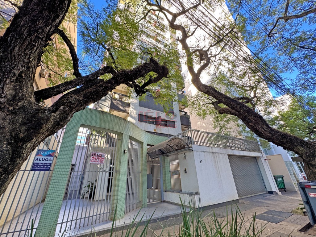 Apartamento para locacao no Zona 07 em Maringa com 103,02m² por R$ 1.600,00