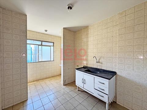 Apartamento para locacao no Zona 07 em Maringa com 99,12m² por R$ 1.400,00