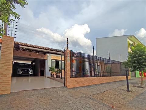 Casa Residencial para venda no Jardim Seminario em Maringa com 313m² por R$ 599.000,00