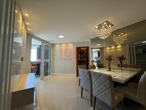 Apartamento para locacao no Novo Centro em Maringa com 147,81m² por R$ 4.000,00