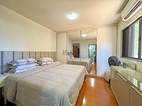 Apartamento para venda no Zona 07 em Maringa com 175,16m² por R$ 595.000,00