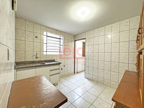 Apartamento para locacao no Zona 07 em Maringa com 101,8m² por R$ 1.500,00