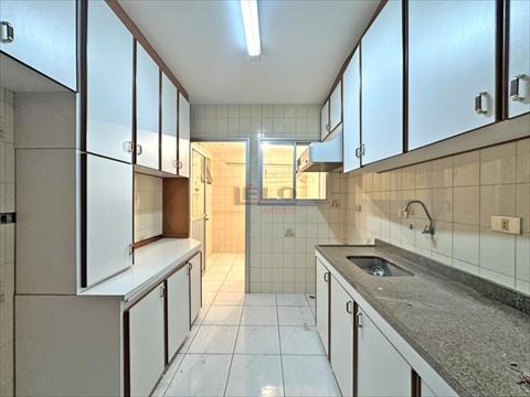 Apartamento para locacao no Zona 07 em Maringa com 137m² por R$ 1.500,00