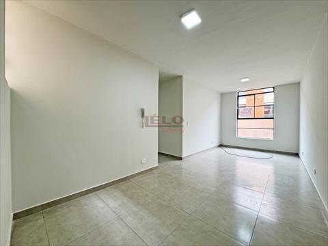 Apartamento para locacao no Zona 07 em Maringa com 80,77m² por R$ 1.300,00