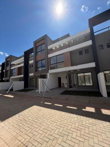 Casa em Condomínio para locacao no Portao em Curitiba com 135m² por R$ 8.500,00