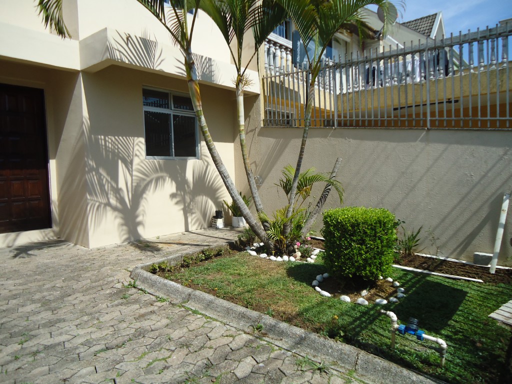 Sobrado para locacao no Boqueirao em Curitiba com 77,45m² por R$ 3.375,00