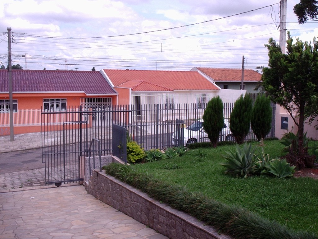 Casa Residencial para locacao no Xaxim em Curitiba com 160m² por R$ 4.000,00