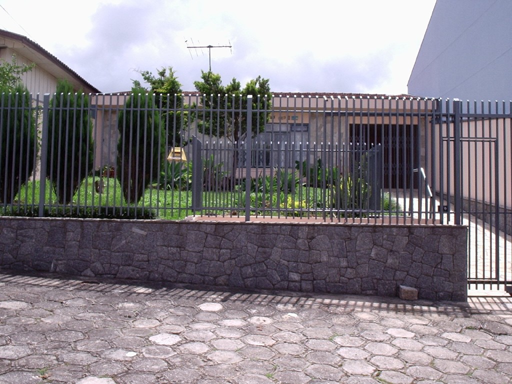 Casa Residencial para locacao no Xaxim em Curitiba com 160m² por R$ 4.000,00