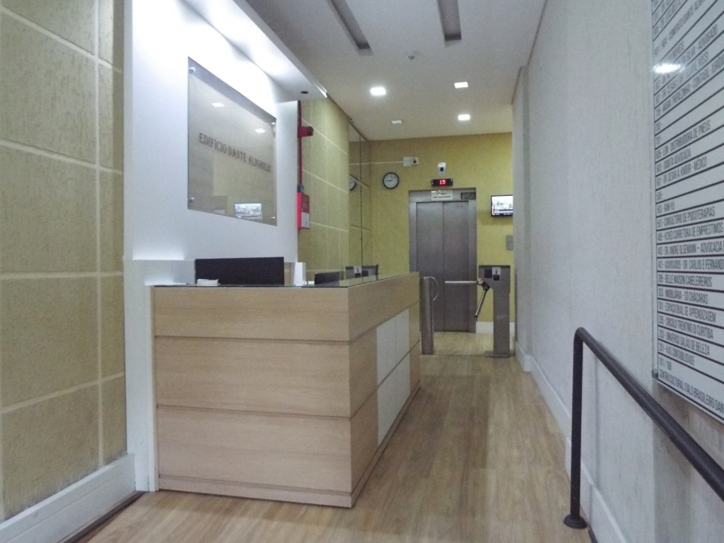Cjto Comercial_sala para locacao no Centro em Curitiba com 50m² por R$ 625,00