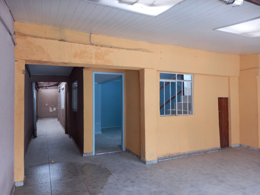 Sobrado para locacao no Xaxim em Curitiba com 102m² por R$ 2.500,00