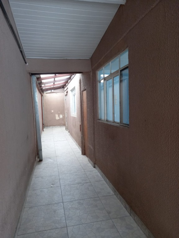 Sobrado para locacao no Xaxim em Curitiba com 102m² por R$ 2.500,00