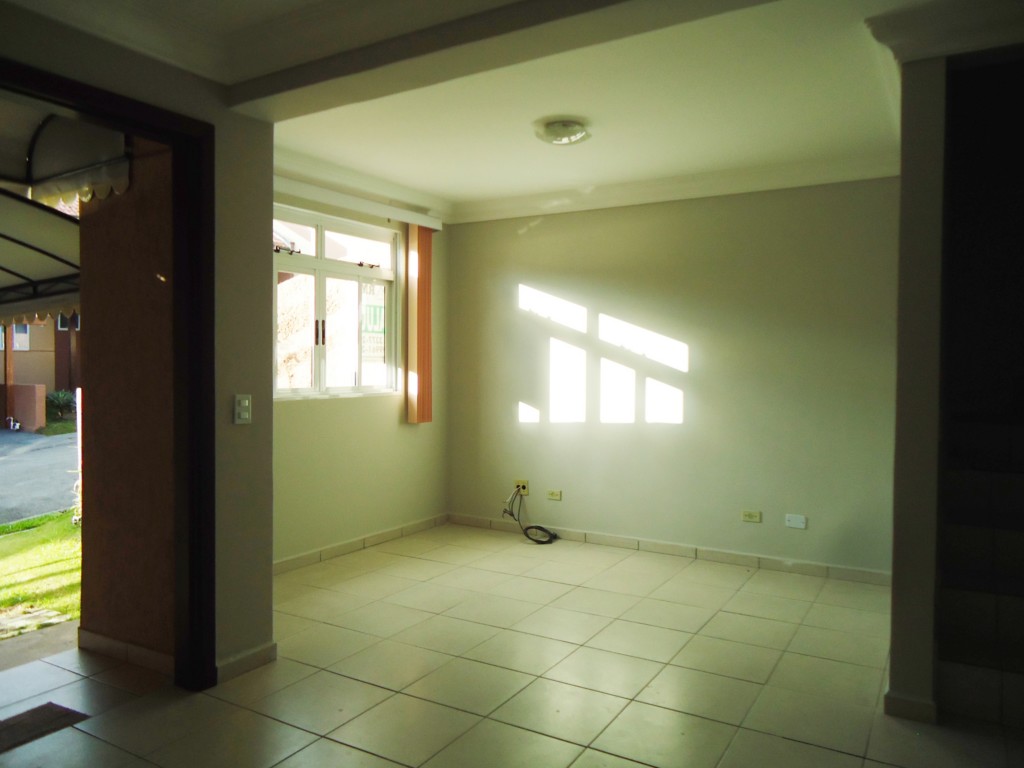 Sobrado para locacao no Xaxim em Curitiba com 100m² por R$ 3.375,00