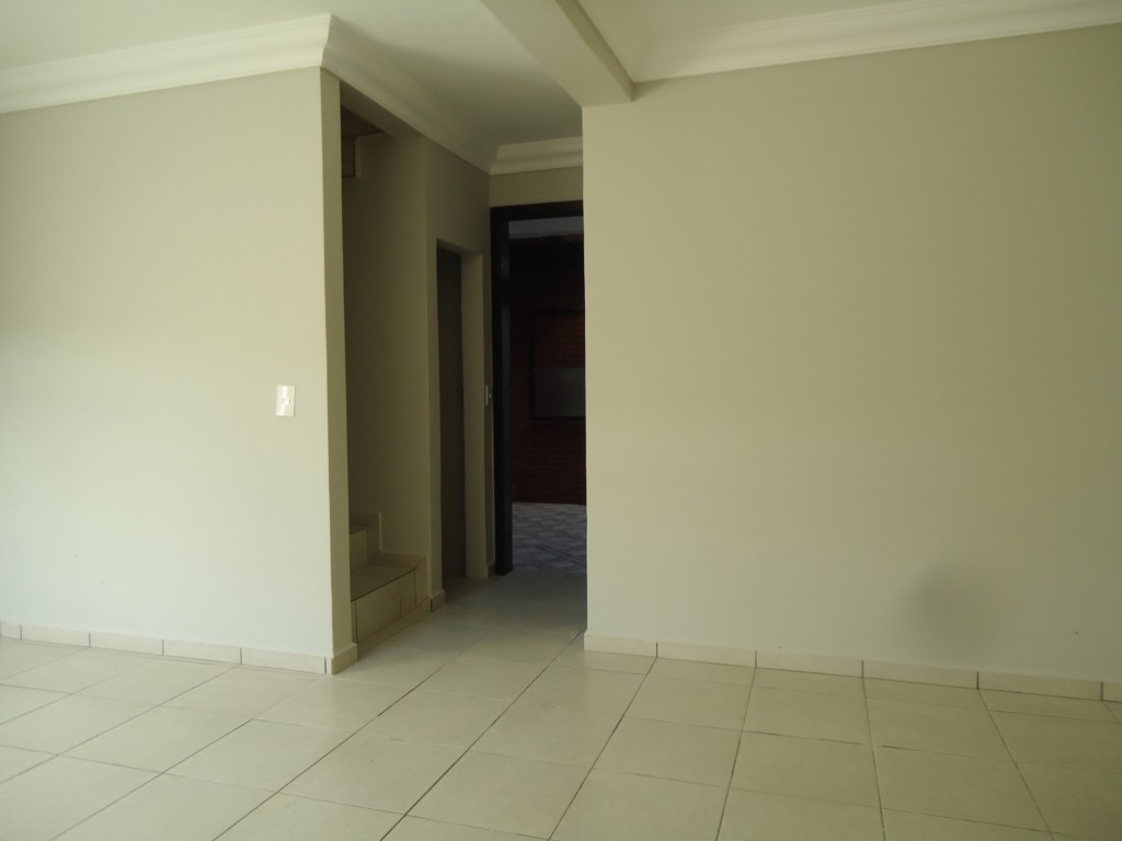 Sobrado para locacao no Xaxim em Curitiba com 100m² por R$ 3.375,00