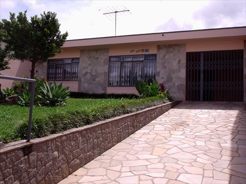 Casa Residencial para locacao no Xaxim em Curitiba com 160m² por R$ 4.000,00