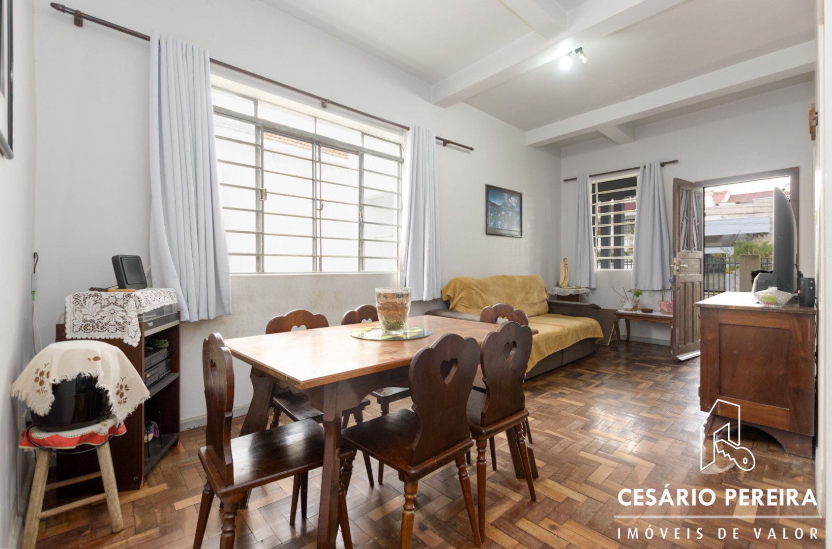 Casa à venda em Guabirotuba, Curitiba — Portal Chave Fácil